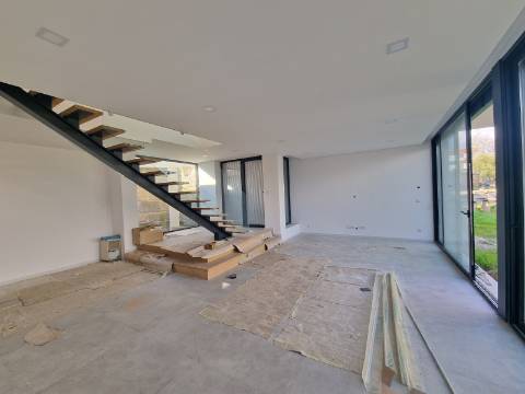 Moradia T4+1 com 4 suites em Borbela, Vila Real