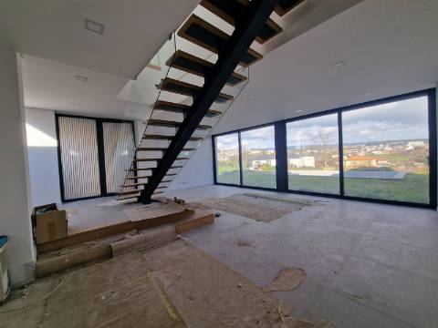 Moradia T4+1 com 4 suites em Borbela, Vila Real