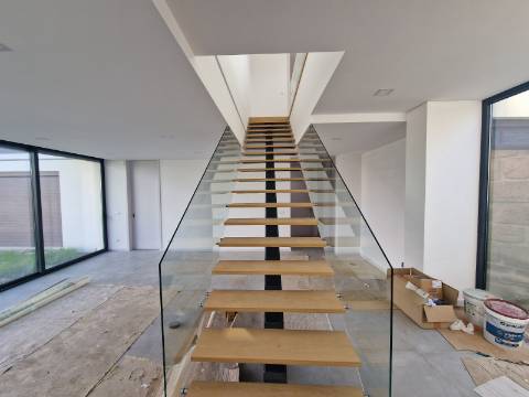 Moradia T4+1 com 4 suites em Borbela, Vila Real