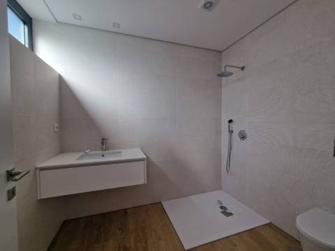 Moradia T4+1 com 4 suites em Borbela, Vila Real