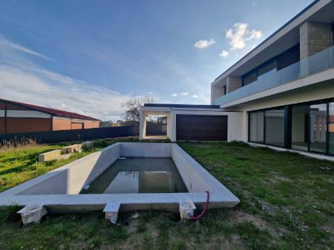 Moradia T4+1 com 4 suites em Borbela, Vila Real