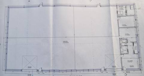 Junto à Zona Industrial de Constantim, Armazém Novo com 800m2
