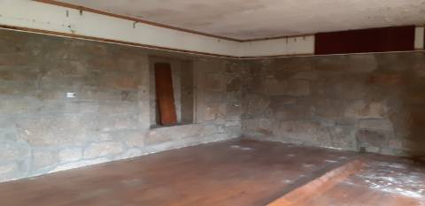 Retoma Bancária, Moradia T5 em Telões, Vila Pouca de Aguiar