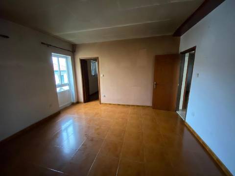 Retoma Bancária Moradia T2 na Vila de Sanfins do Douro