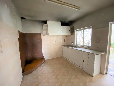 Retoma Bancária Moradia T2 na Vila de Sanfins do Douro