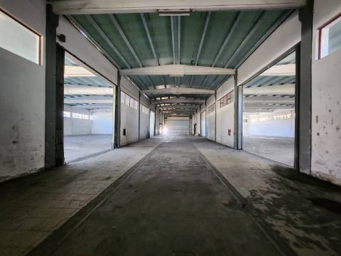 Armazém na Zona Industrial de Constantim em Vila Real
