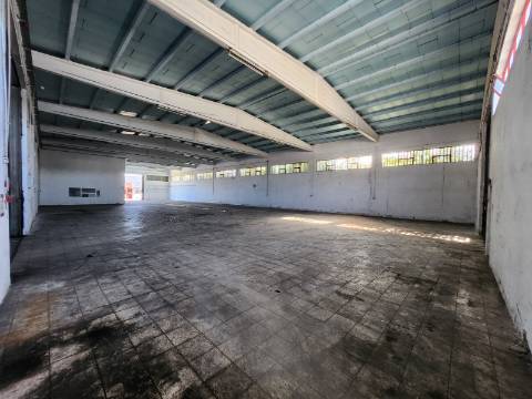 Armazém na Zona Industrial de Constantim em Vila Real