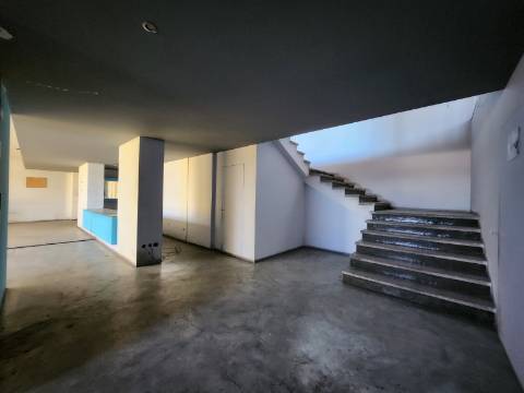 Armazém na Zona Industrial de Constantim em Vila Real