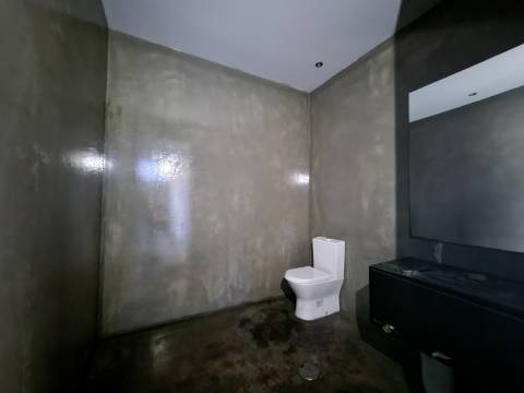 Armazém na Zona Industrial de Constantim em Vila Real