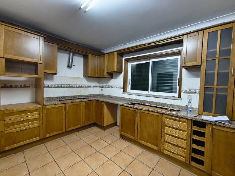 Moradia T4 em Banda Contínua em Valpaços