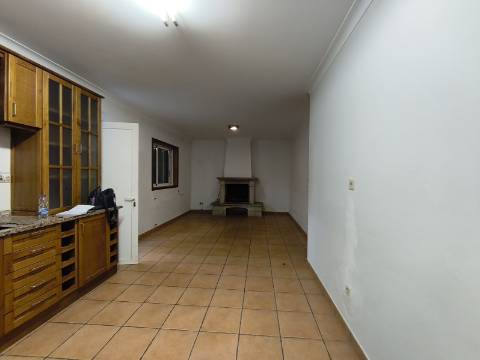 Moradia T4 em Banda Contínua em Valpaços
