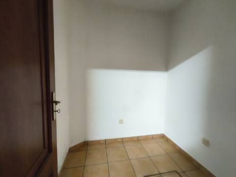 Moradia T4 em Banda Contínua em Valpaços