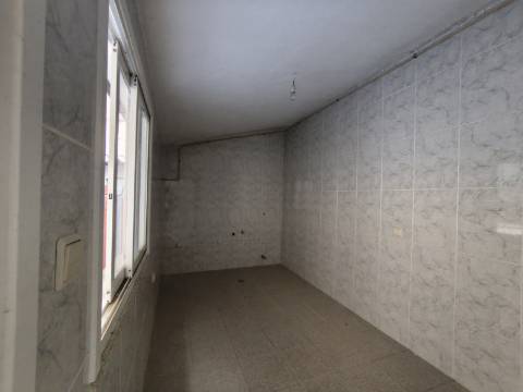 Moradia T4 em Banda Contínua em Valpaços