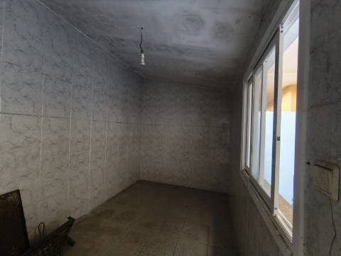 Moradia T4 em Banda Contínua em Valpaços