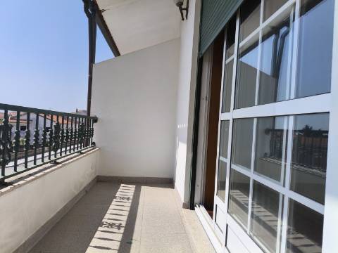 Moradia T4 em Banda Contínua em Valpaços