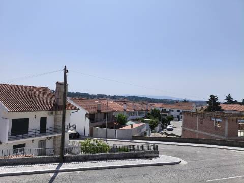Moradia T4 em Banda Contínua em Valpaços