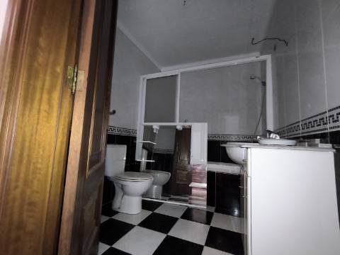 Moradia T4 em Banda Contínua em Valpaços