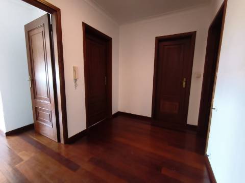 Moradia T4 em Banda Contínua em Valpaços