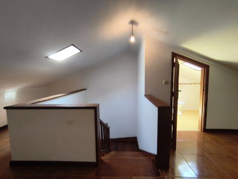 Moradia T4 em Banda Contínua em Valpaços