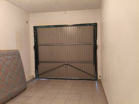 Moradia T4 em Banda Contínua em Valpaços