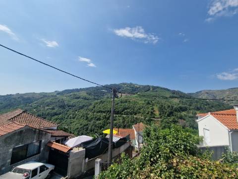 Terreno de 246 m2 com Ruina em Fornelos, Santa Marta de Penaguião