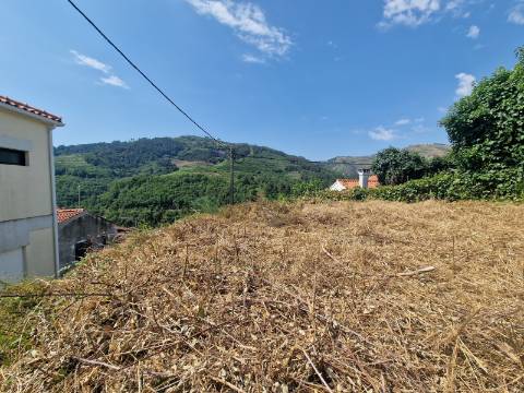Terreno de 246 m2 com Ruina em Fornelos, Santa Marta de Penaguião