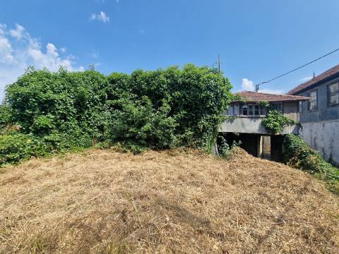 Terreno de 246 m2 com Ruina em Fornelos, Santa Marta de Penaguião