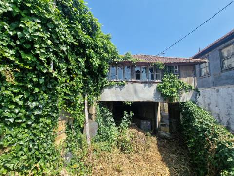 Terreno de 246 m2 com Ruina em Fornelos, Santa Marta de Penaguião