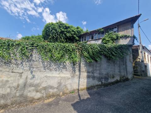 Terreno de 246 m2 com Ruina em Fornelos, Santa Marta de Penaguião