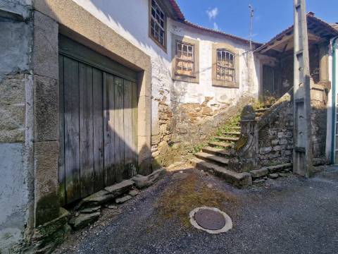 Terreno de 246 m2 com Ruina em Fornelos, Santa Marta de Penaguião