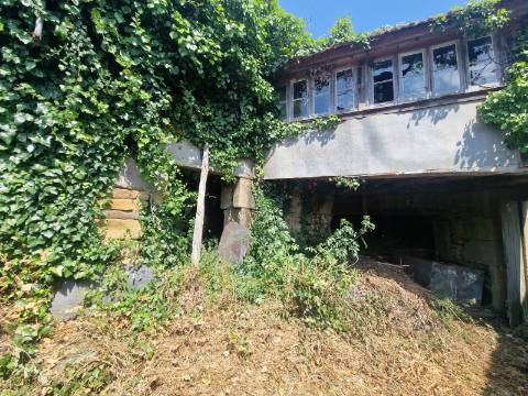 Ruina de 280 m2 em Fornelos, Santa Marta de Penaguião