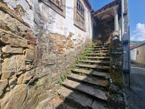 Ruina de 280 m2 em Fornelos, Santa Marta de Penaguião