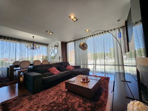 | Reservado | T3 em Edifício Singular Junto ao Teatro Municipal de Vila Real