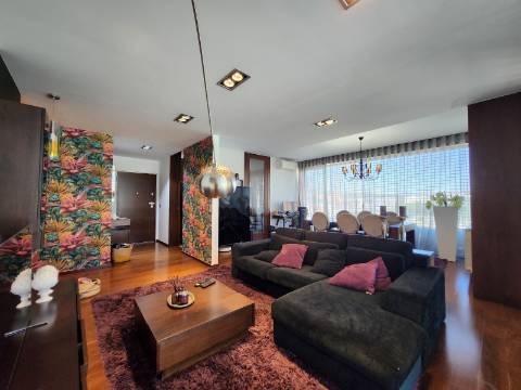 | Reservado | T3 em Edifício Singular Junto ao Teatro Municipal de Vila Real