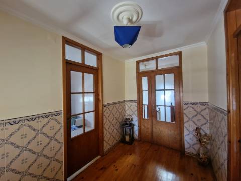Moradia T4 de rés do chão e andar em Santa Eugénia, Alijó