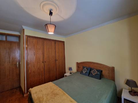 Moradia T4 de rés do chão e andar em Santa Eugénia, Alijó