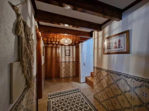 Moradia T4 de rés do chão e andar em Santa Eugénia, Alijó