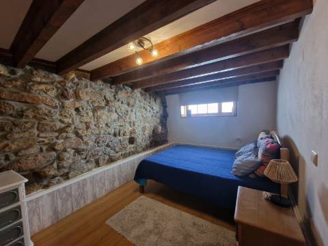 Moradia T4 de rés do chão e andar em Santa Eugénia, Alijó