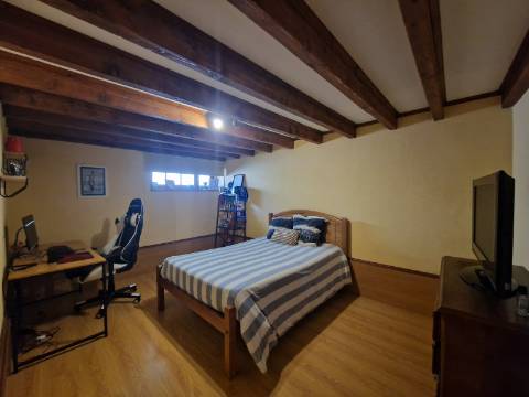 Moradia T4 de rés do chão e andar em Santa Eugénia, Alijó