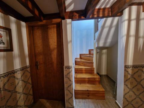 Moradia T4 de rés do chão e andar em Santa Eugénia, Alijó