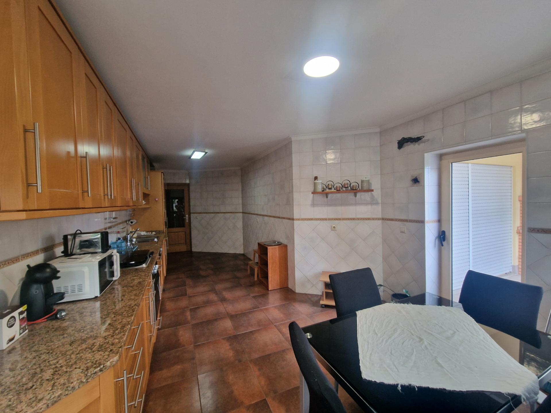 Apartamento T3 para 4 Estudantes Junto ao Hotel Miracorgo