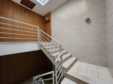 Na Rua Cidade Espinho em Vila Real, T4+1 com Sótão Habitável