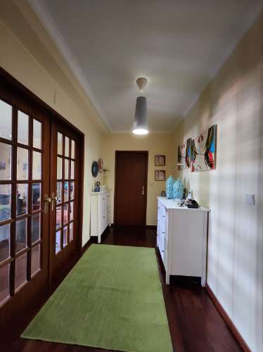 Na Rua Cidade Espinho em Vila Real, T4+1 com Sótão Habitável