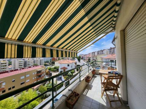 Na Rua Cidade Espinho em Vila Real, T4+1 com Sótão Habitável