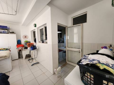 Na Rua Cidade Espinho em Vila Real, T4+1 com Sótão Habitável