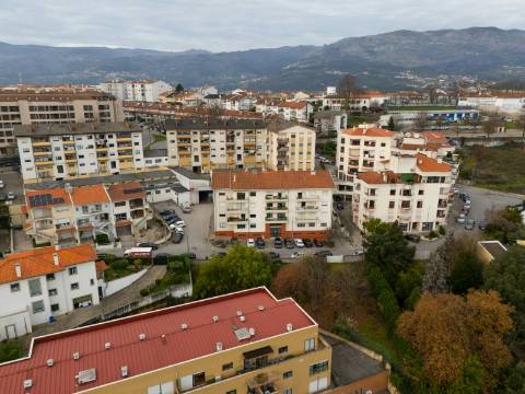 Na Rua Cidade Espinho em Vila Real, T4+1 com Sótão Habitável