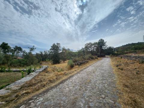 Terreno de 5.600 m2 com Viabilidade de Construção
