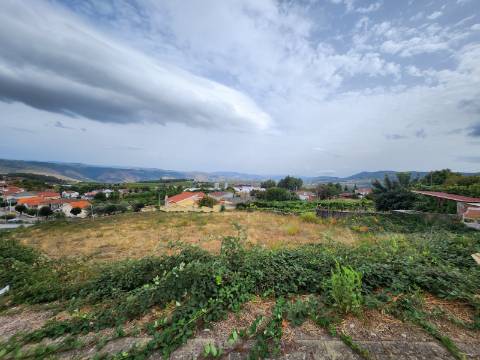 Lote em Sabrosa com Projeto Aprovado para Moradia