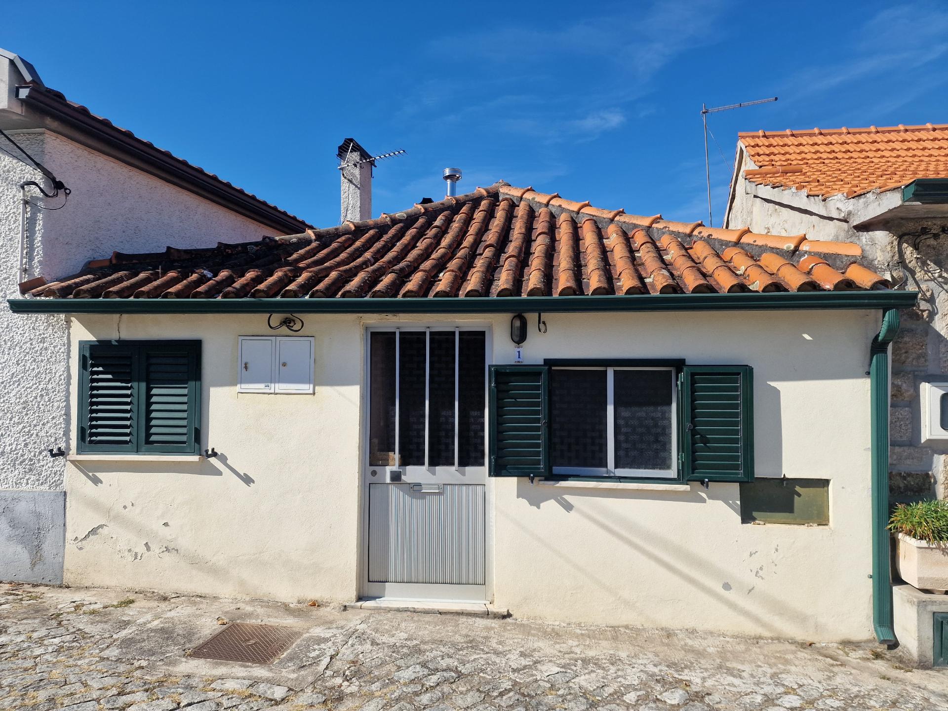 Moradia T1 de rés do chão e cave a 700 m do Hospital de Vila Real