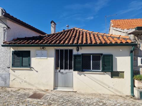 Moradia T1 de rés do chão e cave a 700 m do Hospital de Vila Real